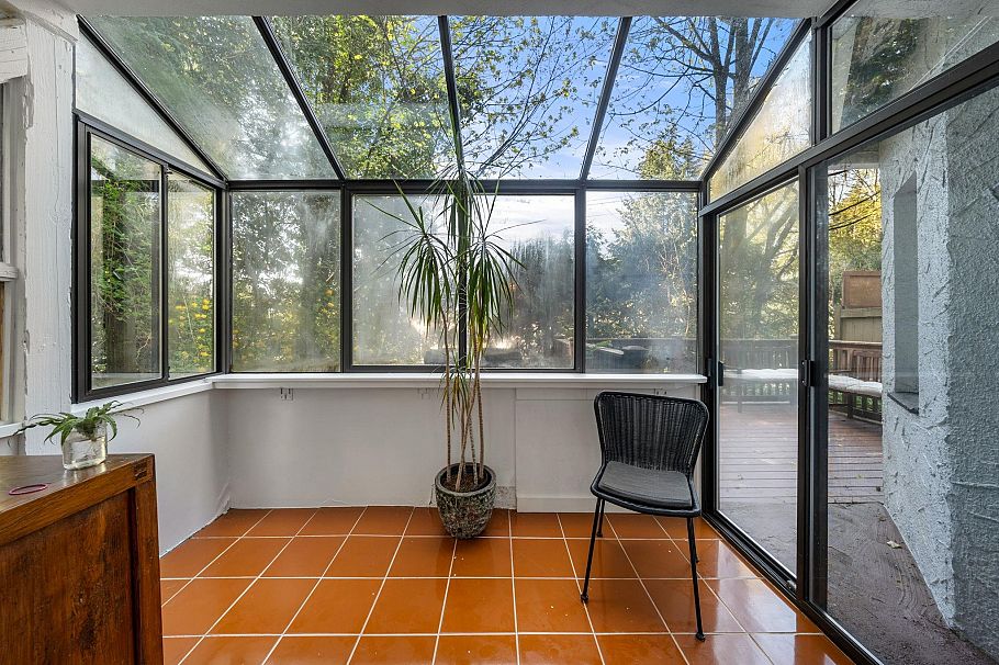 2052 Capilano Road North Vancouver, BC - 9