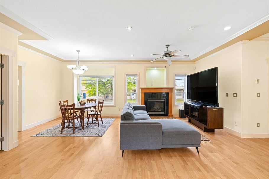 3806 Pine Street Burnaby, BC - 3