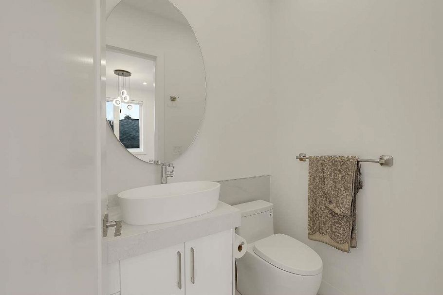 3073 E 3rd Avenue Vancouver, BC - 27