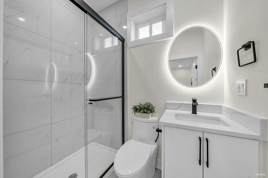 2 2705 East 3rd Avenue Vancouver, BC - 16