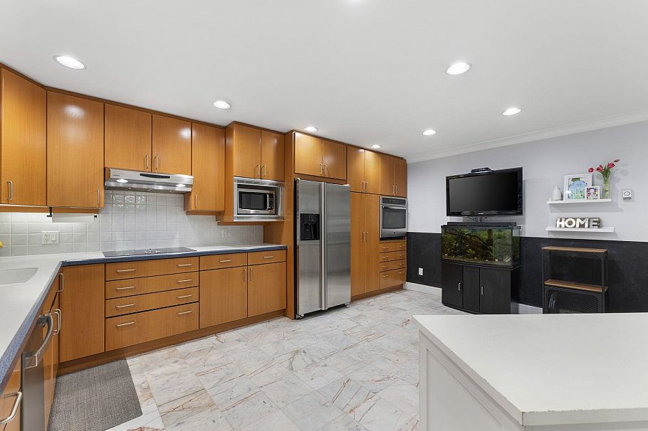 102 1500 Ostler Court North Vancouver, BC - 11