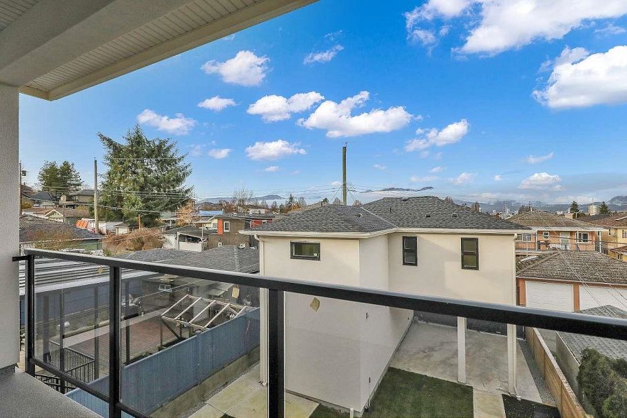 3073 E 3rd Avenue Vancouver, BC - 34