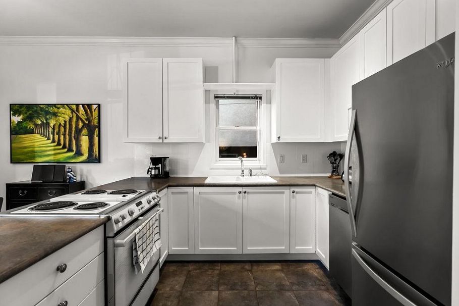 1056 Nicola Street Vancouver, BC - 10