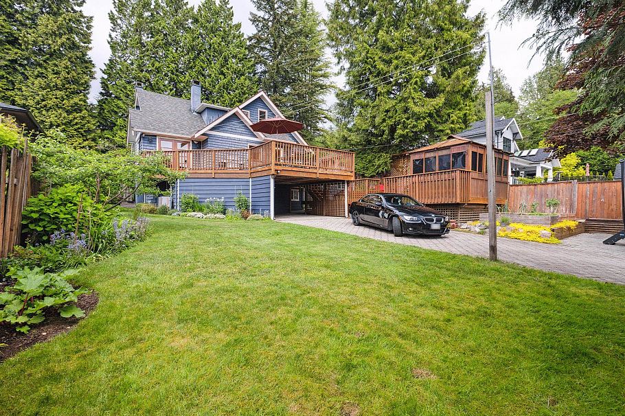 349 E 24th Street North Vancouver, BC - 31