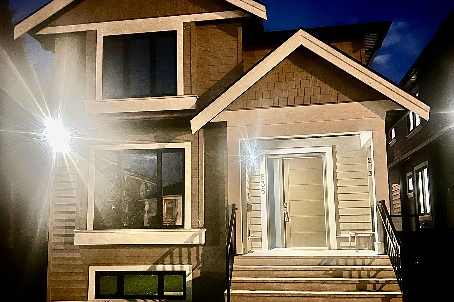 836 W 61st Avenue Vancouver, BC - 1