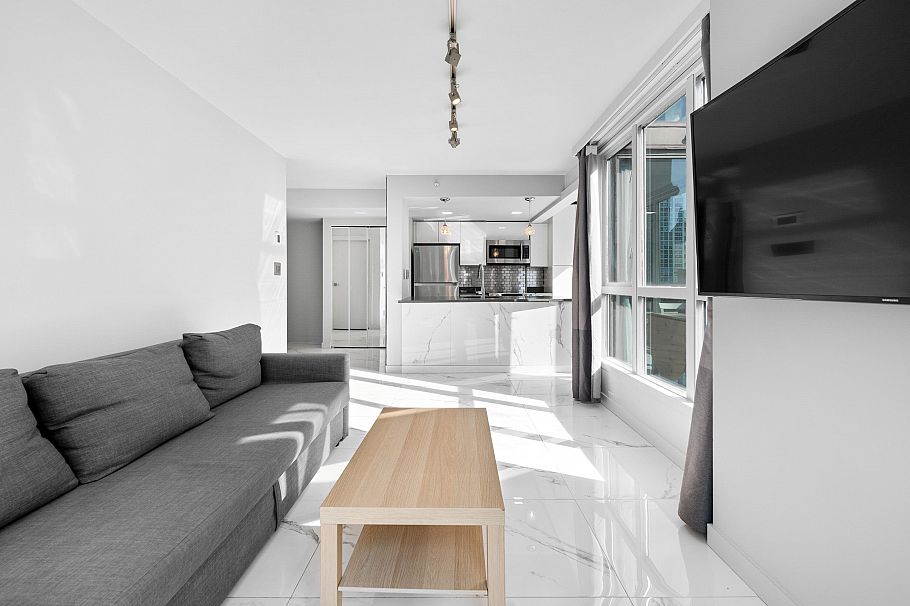 702 1188 Howe Street Vancouver, BC - 5