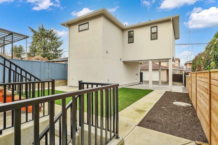 3073 E 3rd Avenue Vancouver, BC - 36