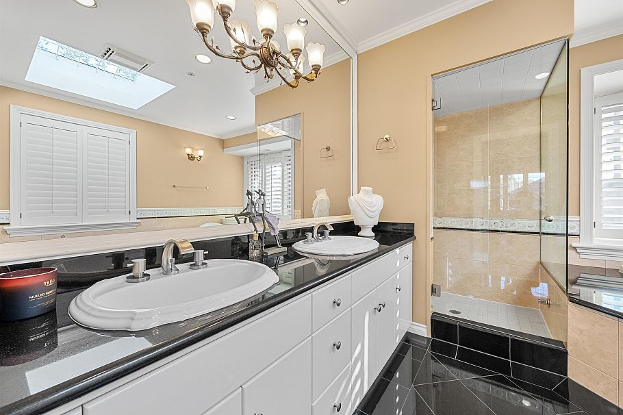 1426 W 48th Avenue Vancouver, BC - 12