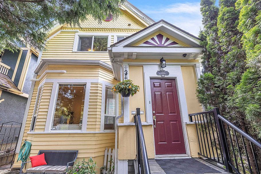 1016 E Pender Street Vancouver, BC - 1