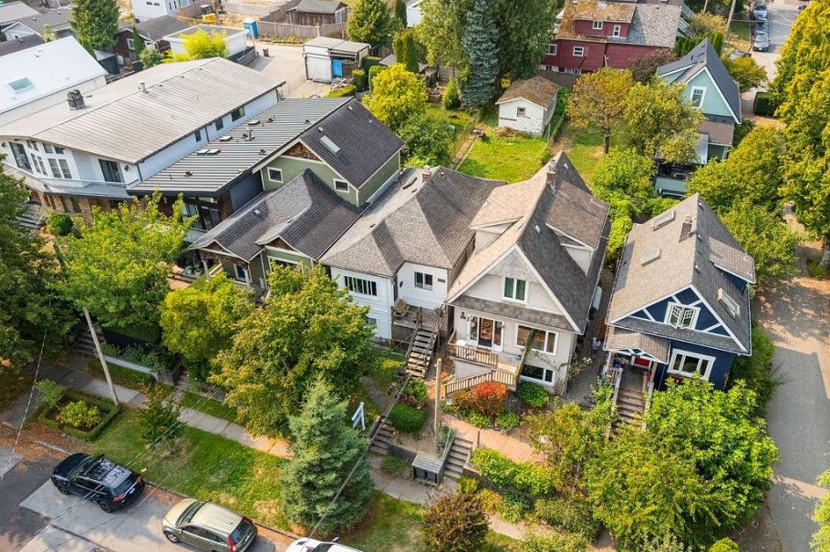 4225 John Street Vancouver, BC - 2