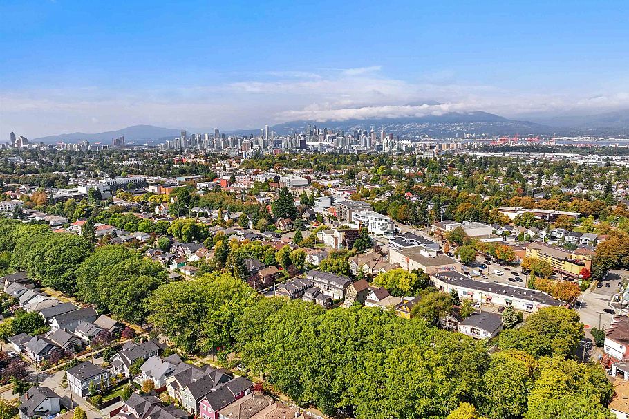 1033 E 21st Avenue Vancouver, BC - 40
