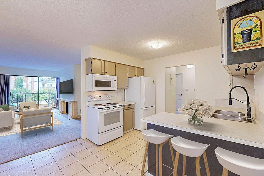 206 138 W 18th Street North Vancouver, BC - 1