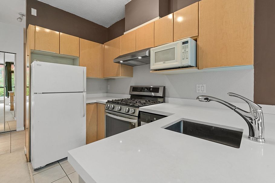 310 1239 W Georgia Street Vancouver, BC - 9