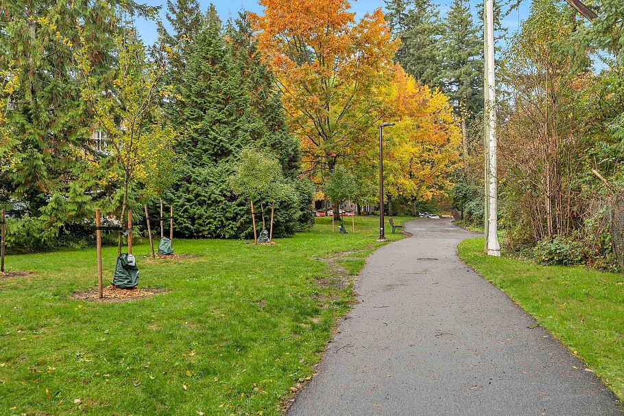 48 550 Browning Place North Vancouver, BC - 39