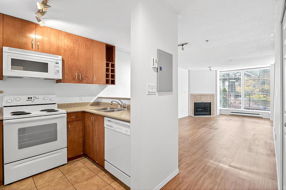 3019 Laurel Street Vancouver, BC - 3