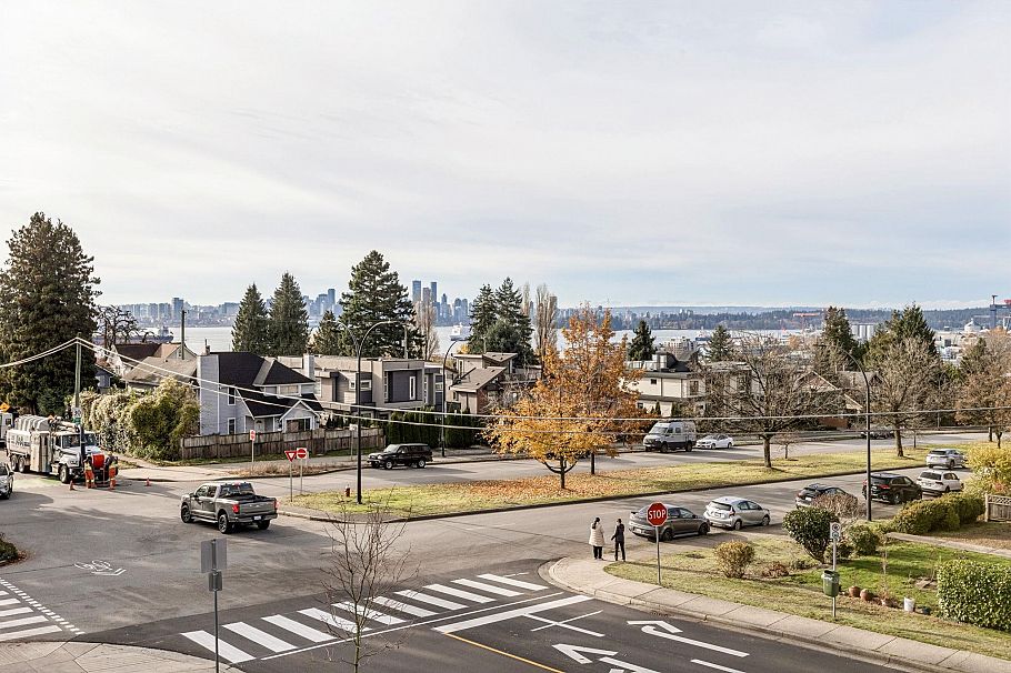 366 W Keith Road North Vancouver, BC - 38