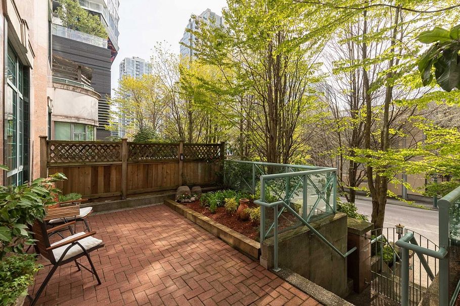 104 293 Smithe Street Vancouver, BC - 5