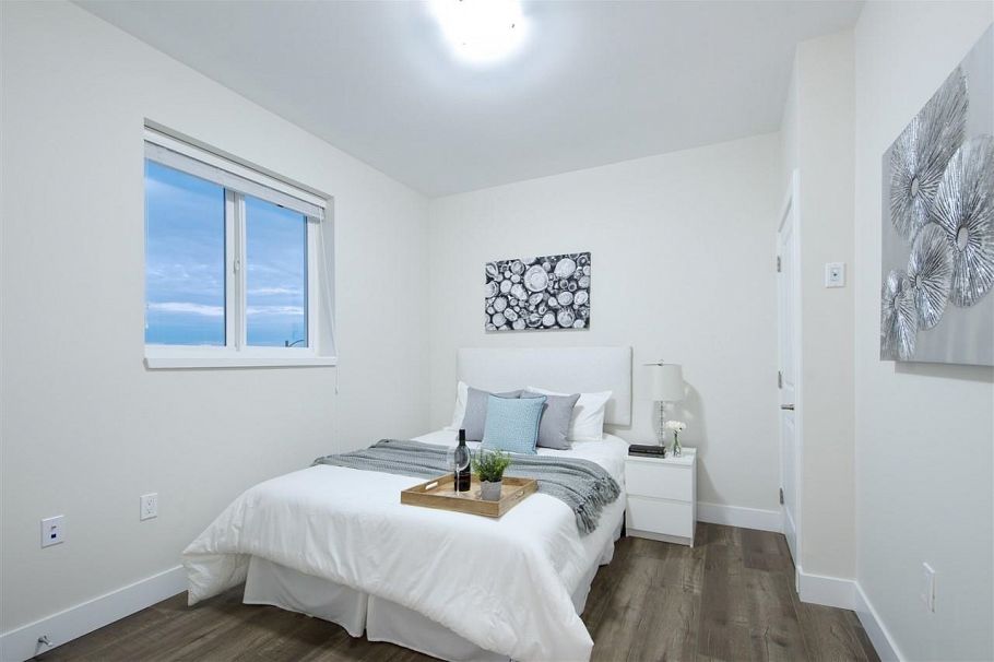 215 E 64th Avenue Vancouver, BC - 4