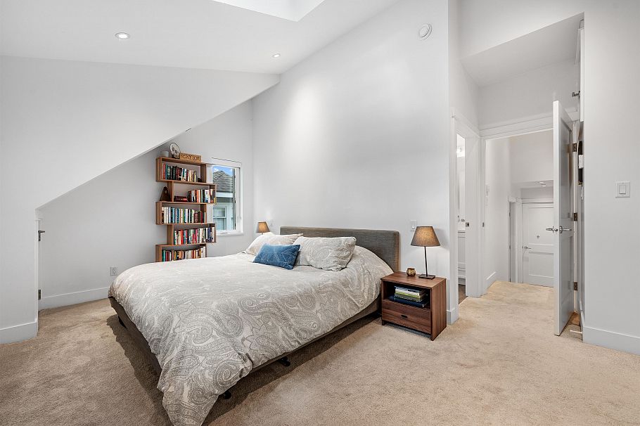 1033 E 21st Avenue Vancouver, BC - 24