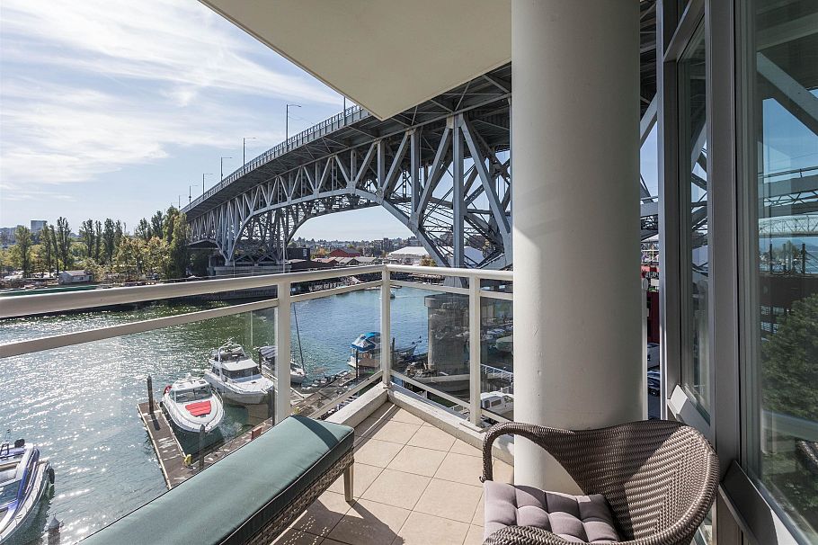 605 628 Kinghorne Mews Vancouver, BC - 2