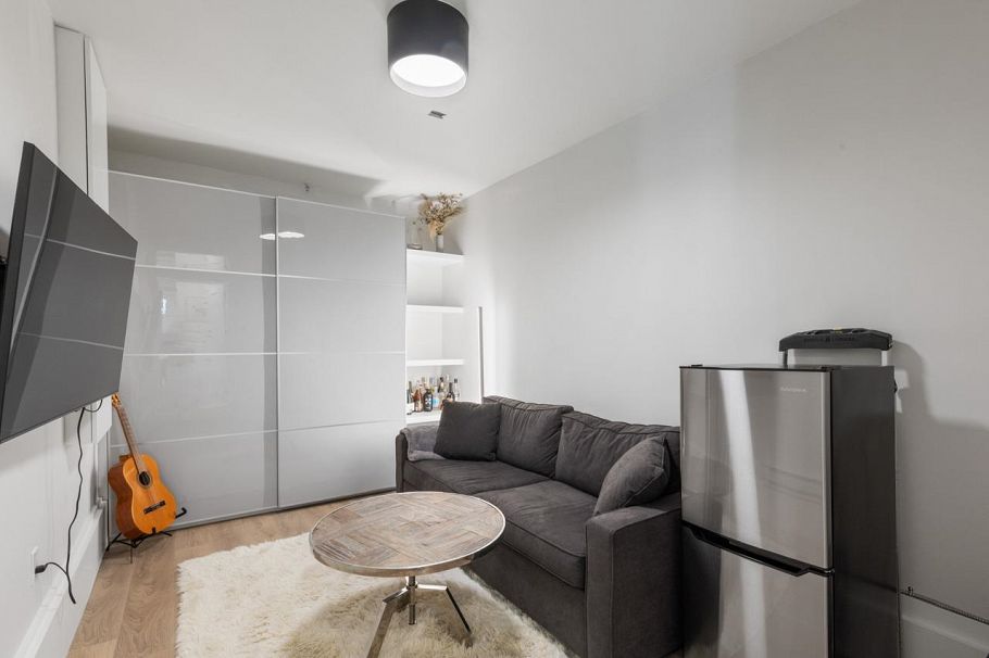 1827 W 15th Avenue Vancouver, BC - 30