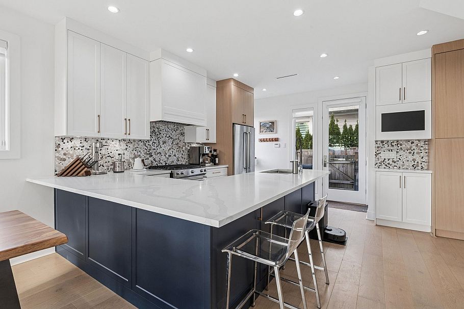 366 W Keith Road North Vancouver, BC - 11