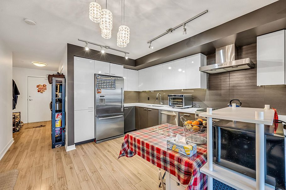 216 2888 E 2nd Avenue Vancouver, BC - 3