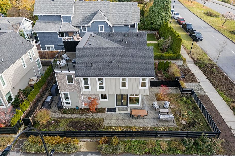 366 W Keith Road North Vancouver, BC - 36