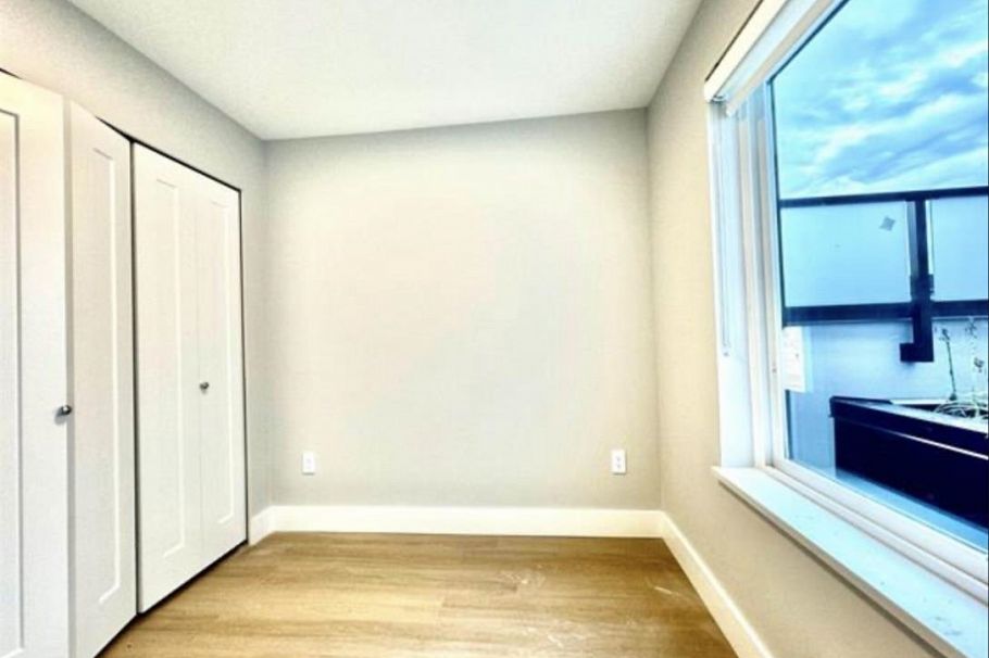 204 3050 Kingsway Vancouver, BC - 3