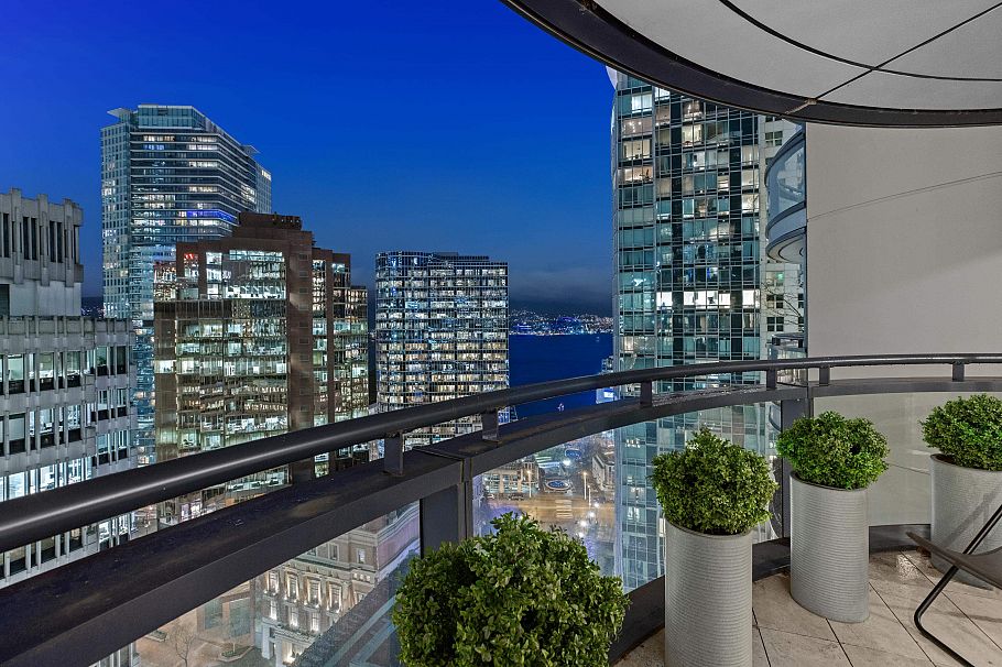 1807 838 W Hastings Street Vancouver, BC - 2