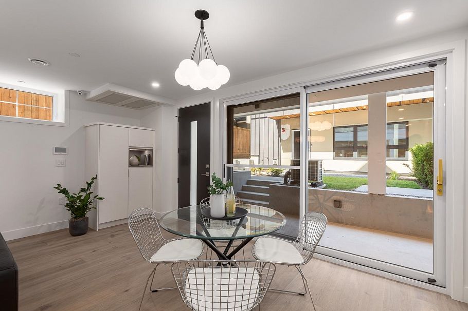 1143 W 33rd Avenue Vancouver, BC - 2