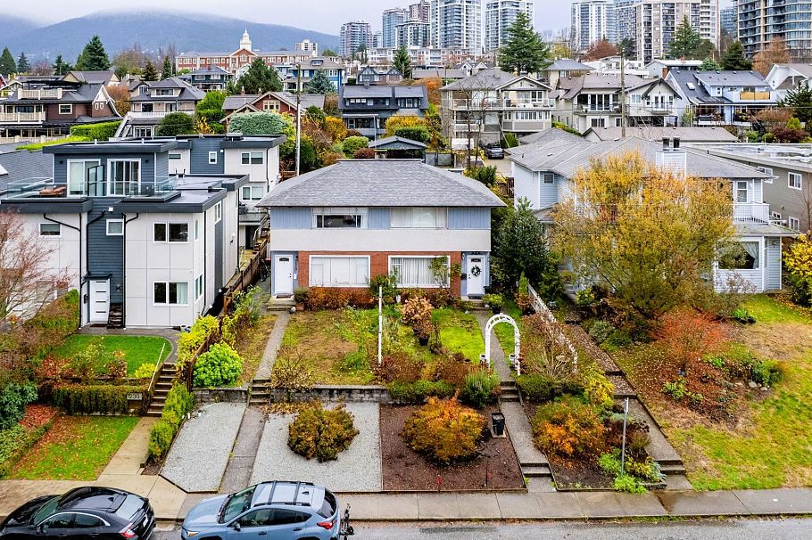 226-228 W 5th Street North Vancouver, BC - 1