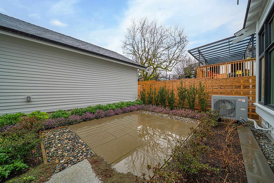 1138 E 26th Avenue Vancouver, BC - 33