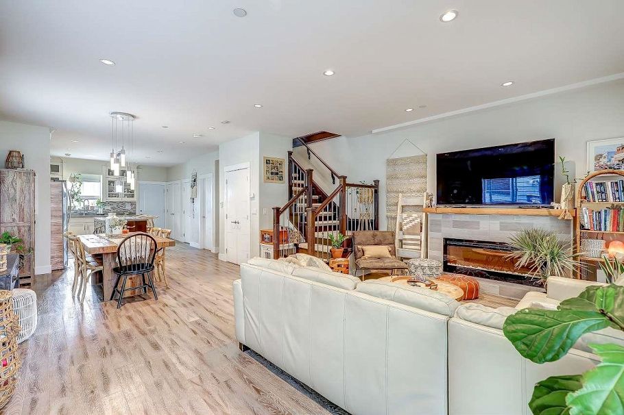 5606 Rhodes Street Vancouver, BC - 1