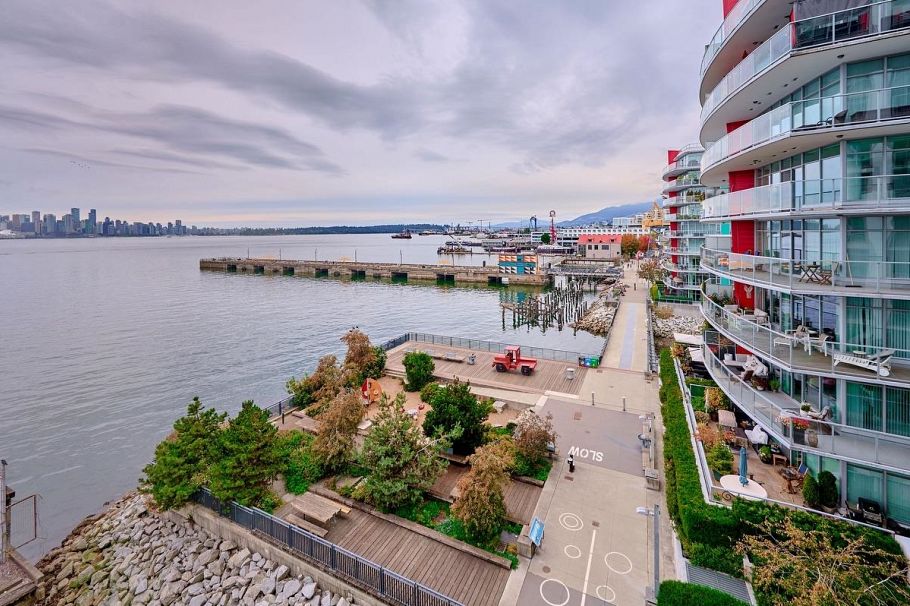 401 199 Victory Ship Way North Vancouver, BC - 23