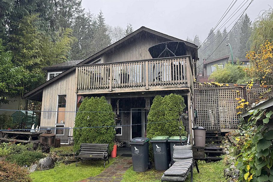 2071 Deep Cove Road North Vancouver, BC - 15