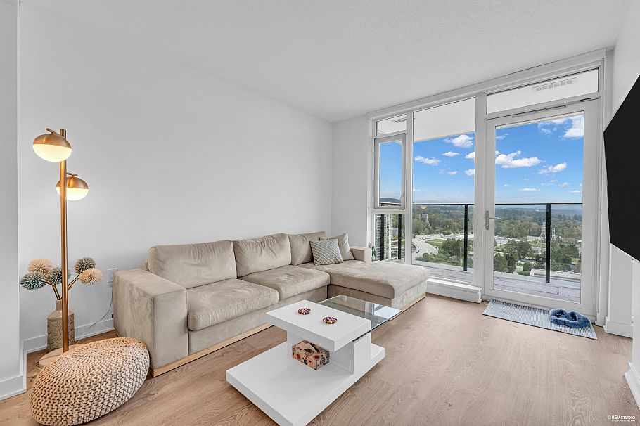 2402 1401 Hunter Street North Vancouver, BC - 3