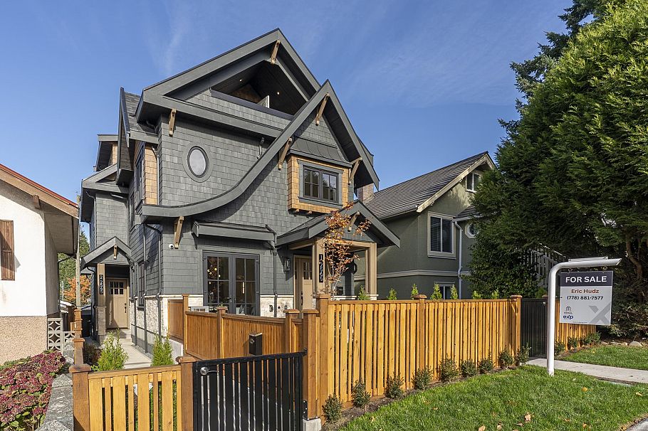 1 2565 Dundas Street Vancouver, BC - 30