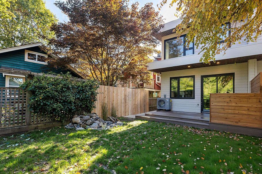 2 7 E 23rd Avenue Vancouver, BC - 22