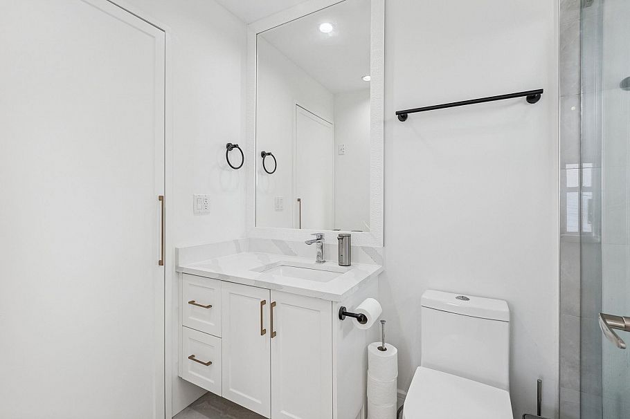 366 W Keith Road North Vancouver, BC - 24