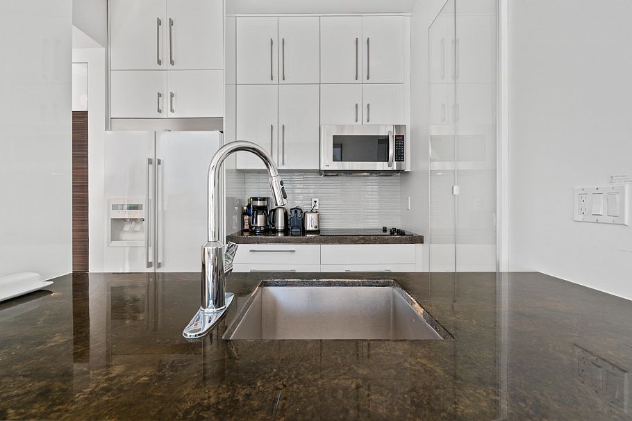 910 1010 Howe Street Vancouver, BC - 15