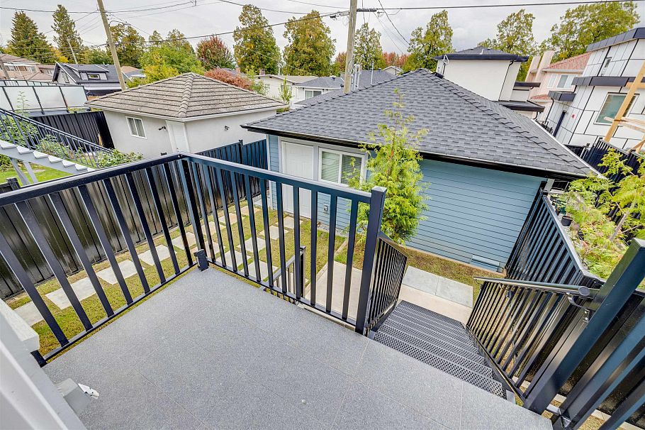 2 3571 E 28th Avenue Vancouver, BC - 17