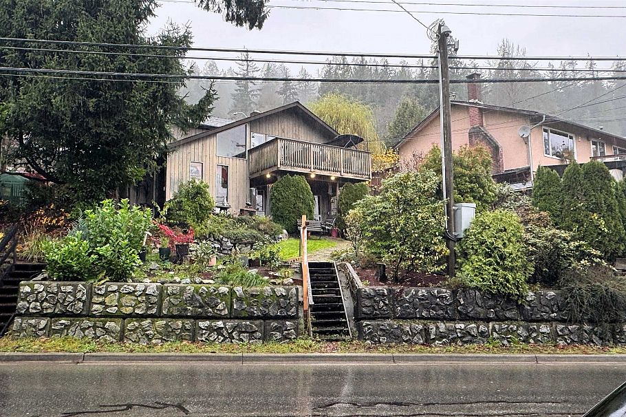 2071 Deep Cove Road North Vancouver, BC - 17