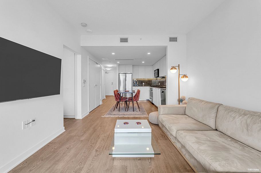 2402 1401 Hunter Street North Vancouver, BC - 4