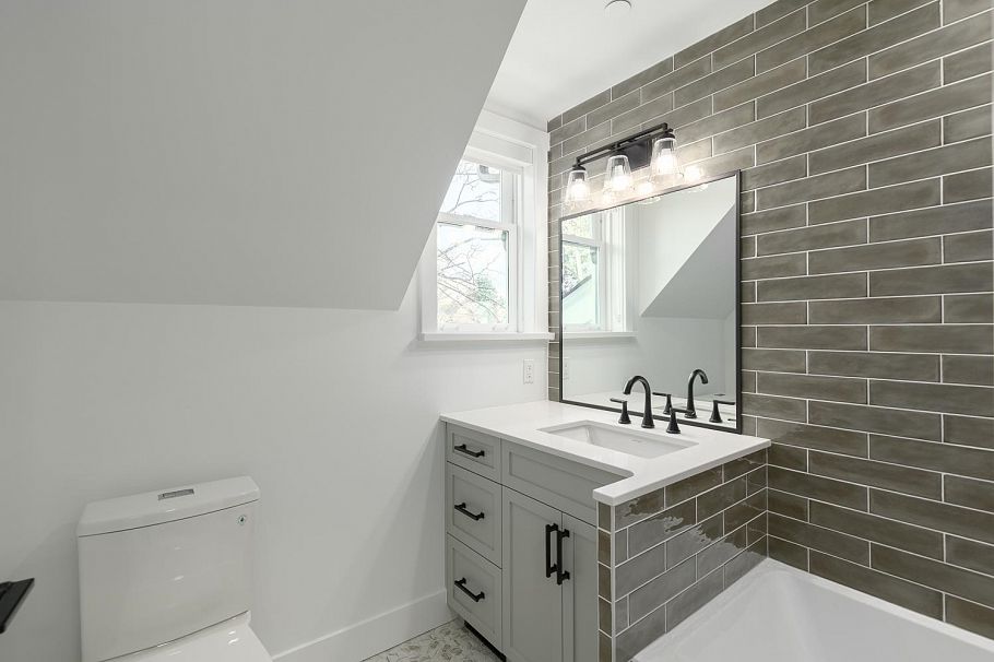 1081 Semlin Drive Vancouver, BC - 14