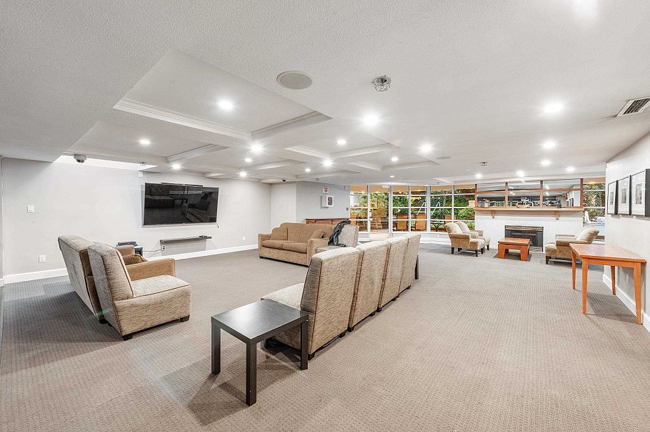 217 3629 Deercrest Drive North Vancouver, BC - 32