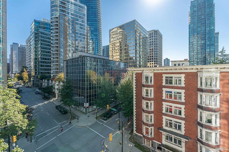 702 1211 Melville Street Vancouver, BC - 18
