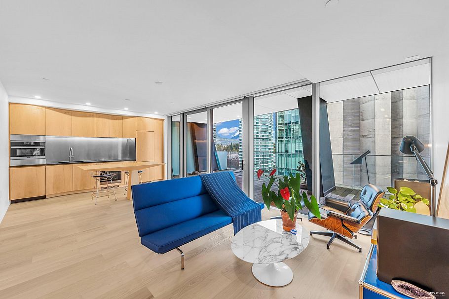 804 1568 Alberni Street Vancouver, BC - 3