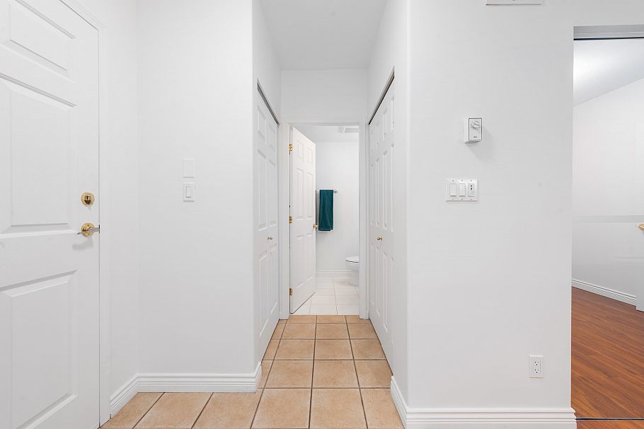 217 3629 Deercrest Drive North Vancouver, BC - 27