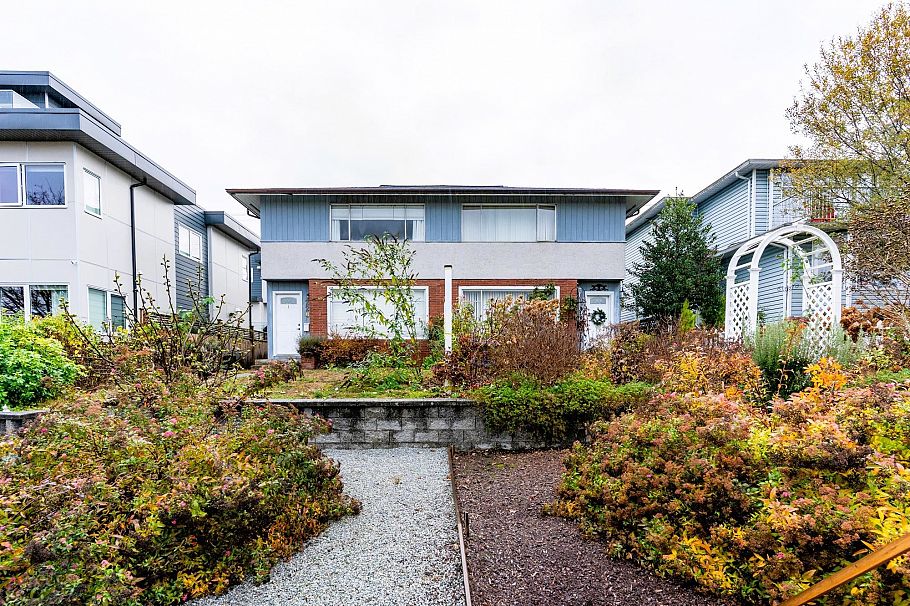 226-228 W 5th Street North Vancouver, BC - 3